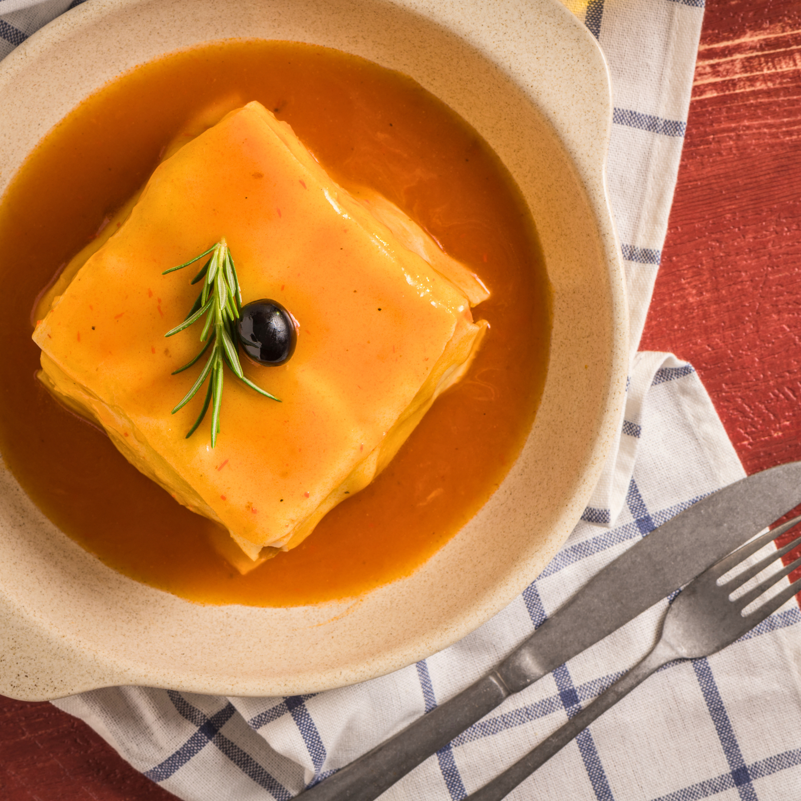 Setúbal Recebe o Festival da Francesinha com Versão Tradicional e Vegan! 