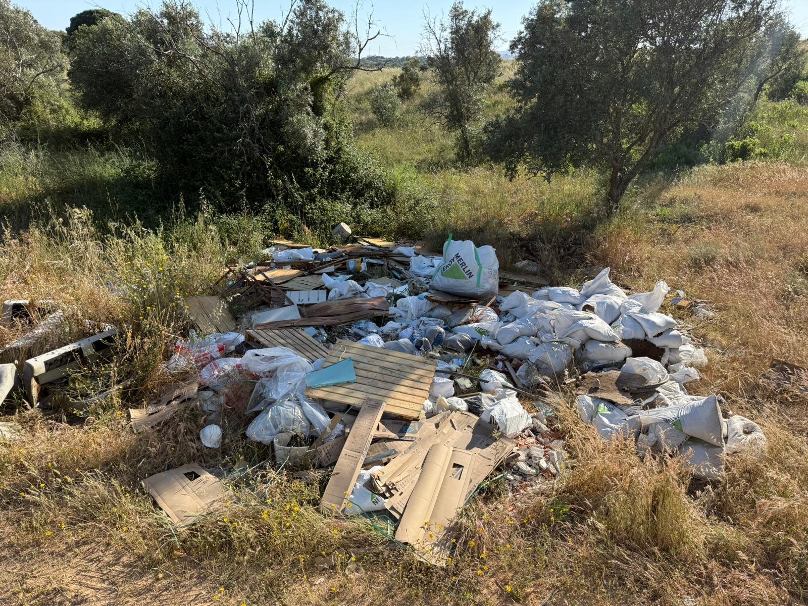 Imagem: Divulgação - Lixeira a céu aberto em Setúbal continua a crescer sem resposta da autarquia