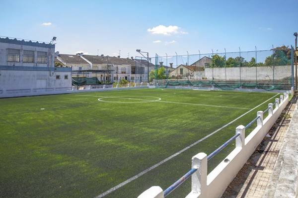 Imagem: Divulgação - Novo relvado de 41 mil euros dá nova vida ao campo de futebol do CCD de Vale de Milhaços